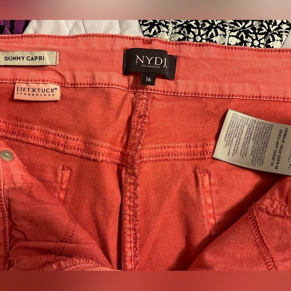 NYDJ SKINNY CAPRI LIFTXTUCK PINK GREAT PRE-OWNED CONDITION - Picture 8 of 10
